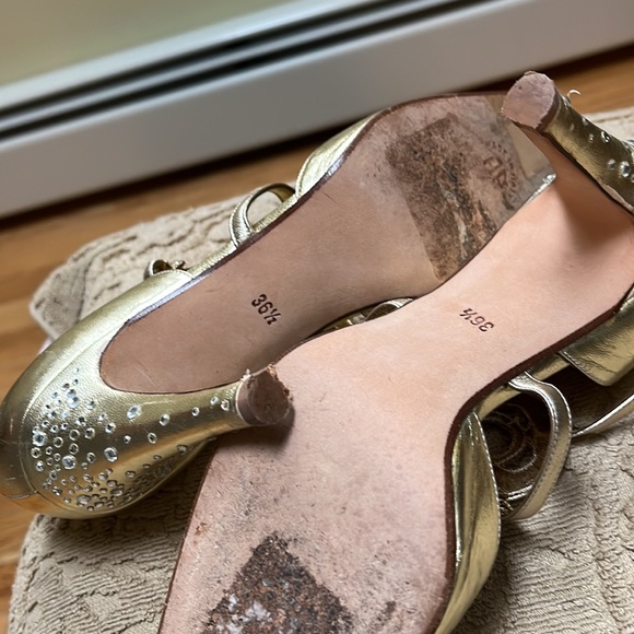 A very rare, designer coutoure Dress shoe in gold w crystals embelishments size7 - Picture 11 of 15